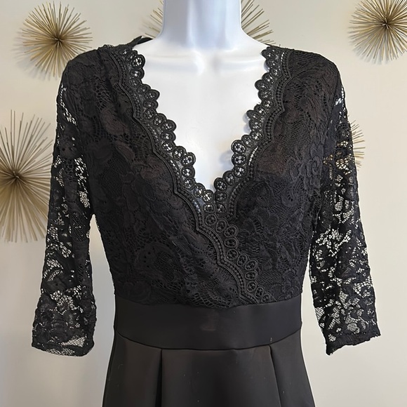 Elegant Black Lace Dress - Picture 2 of 4